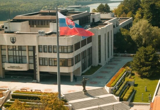 raphael gb x8yxr54jeuu unsplash